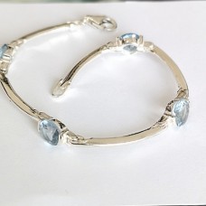 Сребърна гривна със син топаз