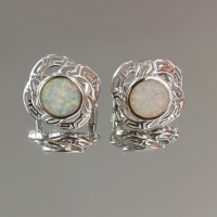 обеци с бял опал