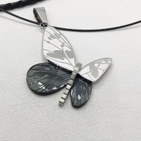 стоманена двуцветна пеперуда