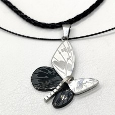 стоманена двуцветна пеперуда