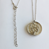 сребърно колие - майка с дете