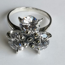 сребърен пръстен с цирконий.