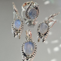 Сребърен комплект - лунен камък